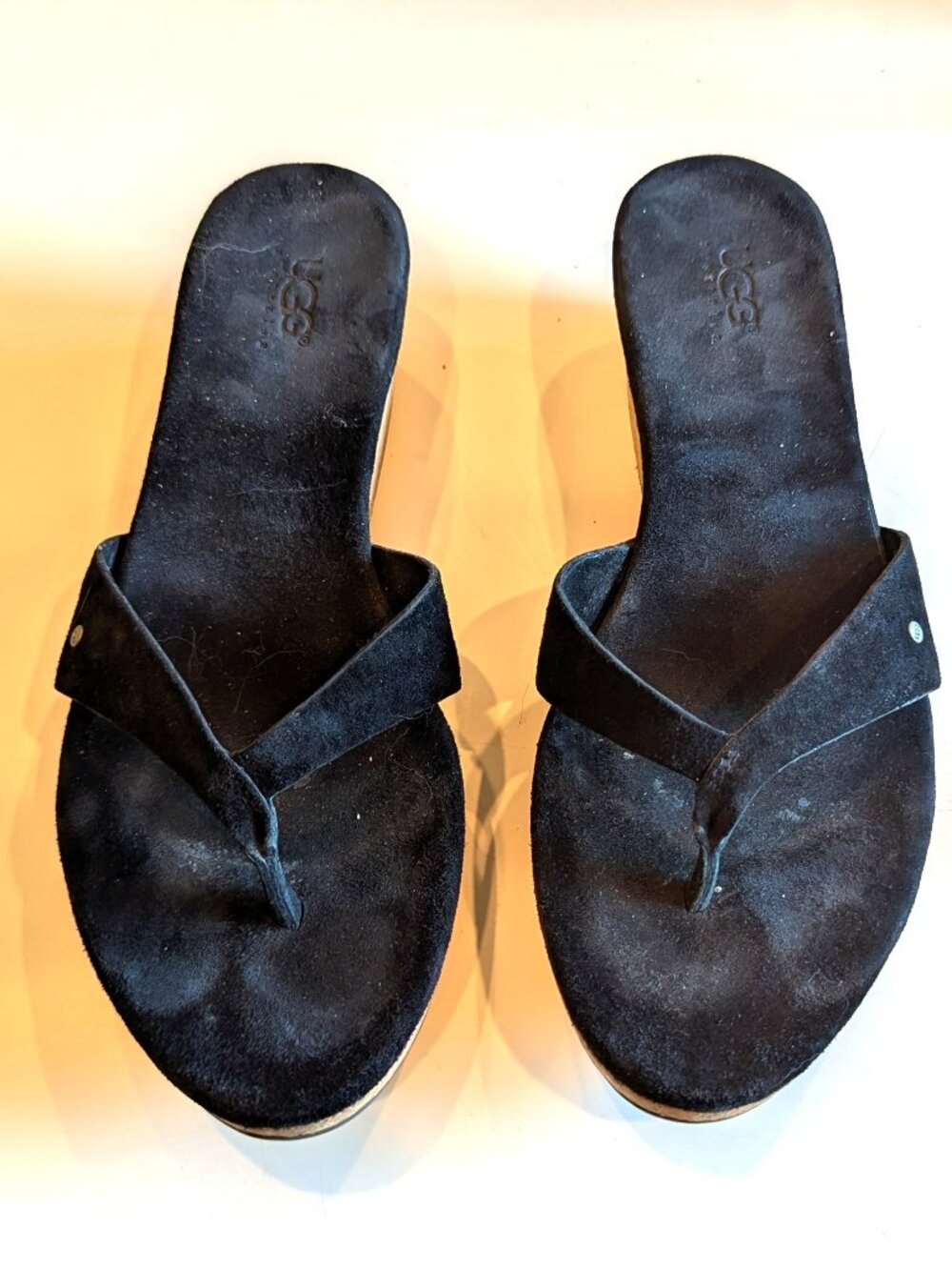 UGG WOMEN'S BLACK SHEEPSKIN SUEDE 9B WEDGE/MULE/PLATFORM EXCELLENT